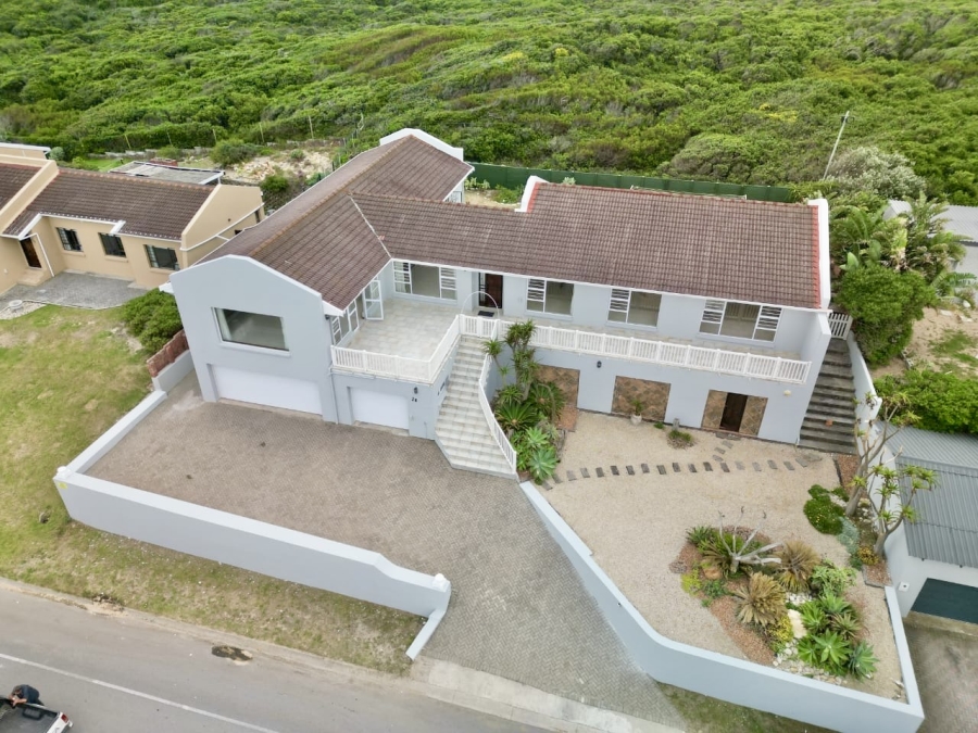 5 Bedroom Property for Sale in Seaview Eastern Cape